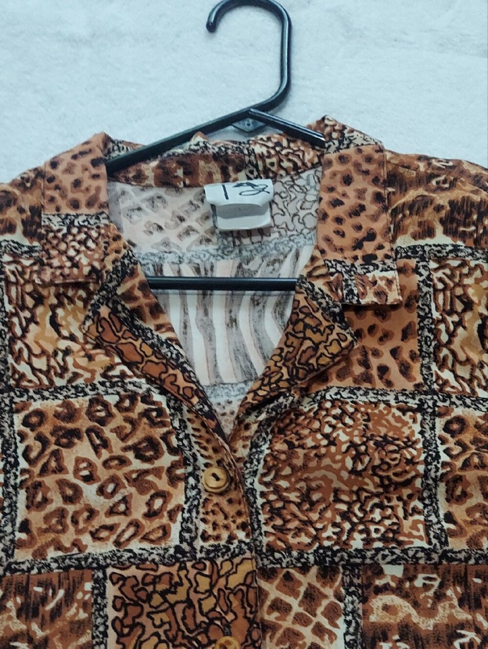 6 for $10 M&M Womens Short Sleeve Animal Print Shirt - Brown - Picture 5 of 8